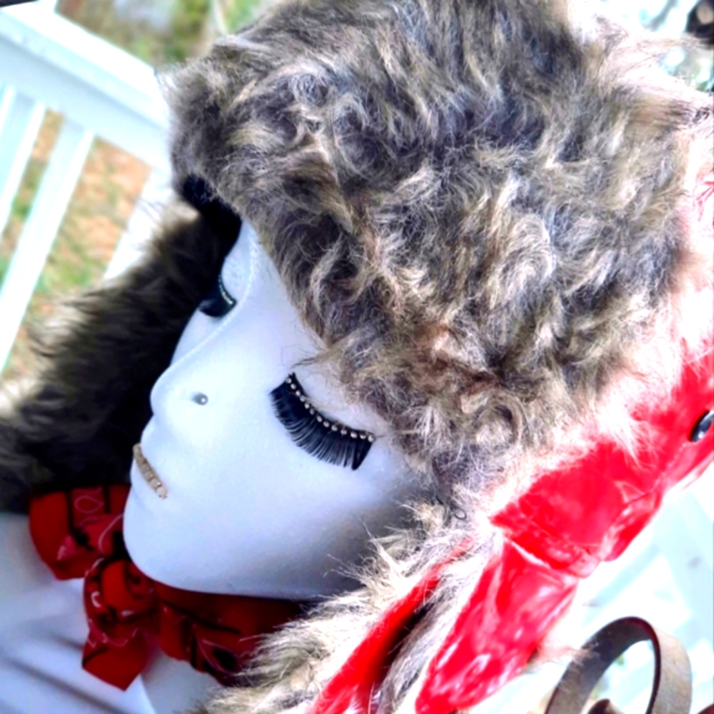 ❤️NEW!Bright red #trapperhat! Red bandanna, shades😎 and eyelashes are included
